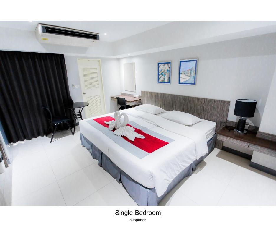 Двухместный (Улучшенный двухместный номер с 2 отдельными кроватями) гостевого дома Pho Place, Бангкок