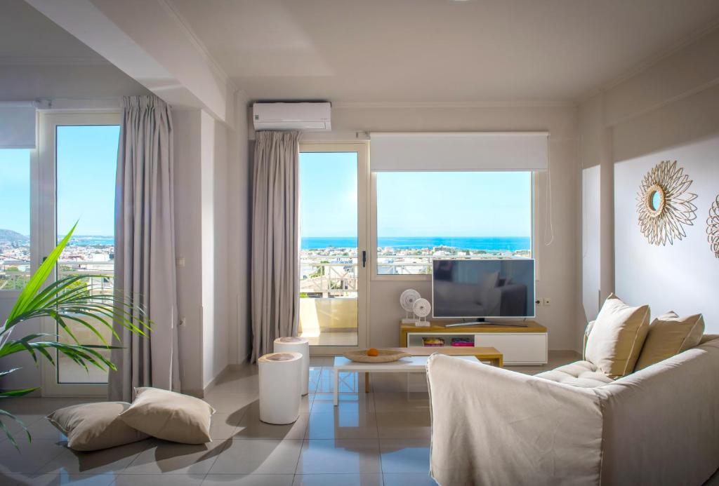 Апартаменты (Family Suite with Sunset Sea View) апарт-отеля Notos Heights Hotel & Suites, Малиа