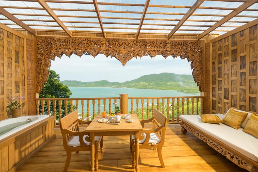 Двухместный (Номер Гранд Делюкс с видом на залив) курортного отеля Santhiya Koh Yao Yai Resort & Spa, Кох Яо Яй