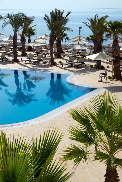 Сьюит (Люкс с балконом с видом на море) отеля Radisson Blu Resort & Thalasso Hammamet, Хаммамет
