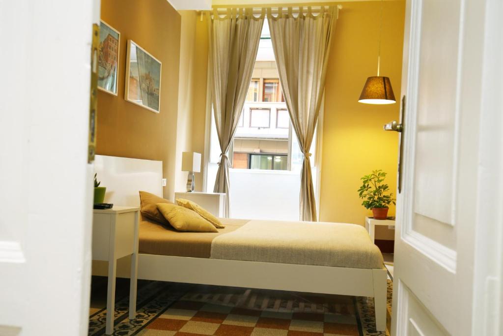 Двухместный (Двухместный номер с 1 кроватью и общей ванной комнатой) отеля Giulietta al Colosseo B&B, Рим