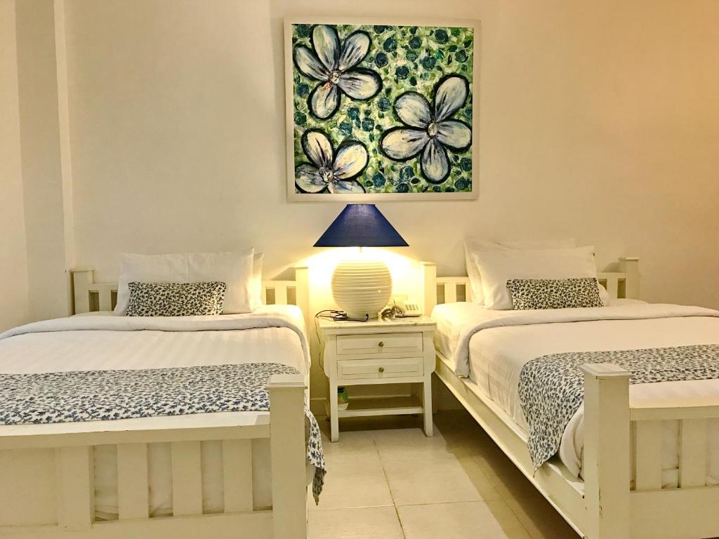 Двухместный (Phuket Sandbox : Superior Double or Twin Room + One Way Airport Transfer (Minimum 7 nights stay)) отеля Casa Blanca Boutique Hotel, Пхукет
