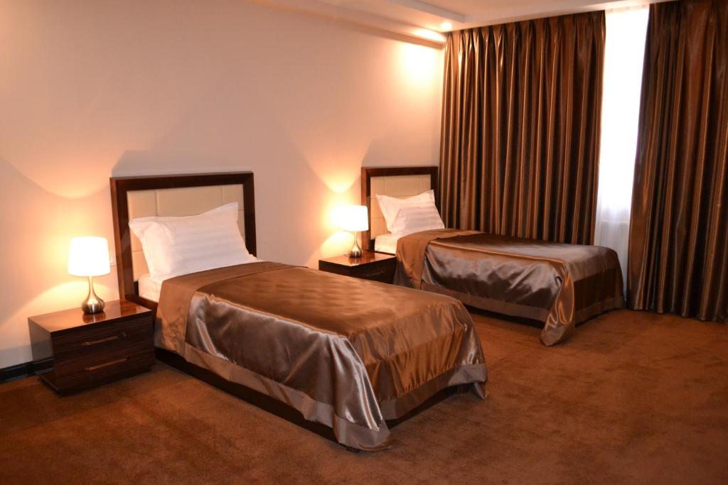 Двухместный (Двухместный номер Делюкс с 2 отдельными кроватями) отеля Pamir Palace, Хорог