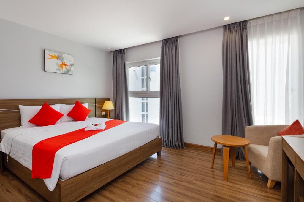 Двухместный (Улучшенный двухместный номер с 1 кроватью) отеля Maple Leaf Hotel & Apartment, Нячанг