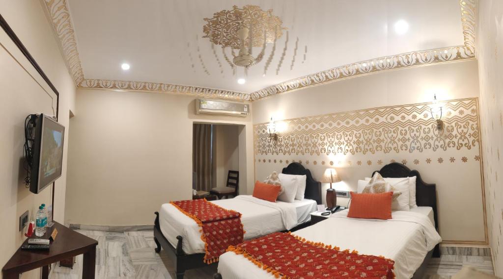 Двухместный (Двухместный номер Делюкс с 1 кроватью или 2 отдельными кроватями) отеля Laxmi Palace - A Heritage Home, Джайпур