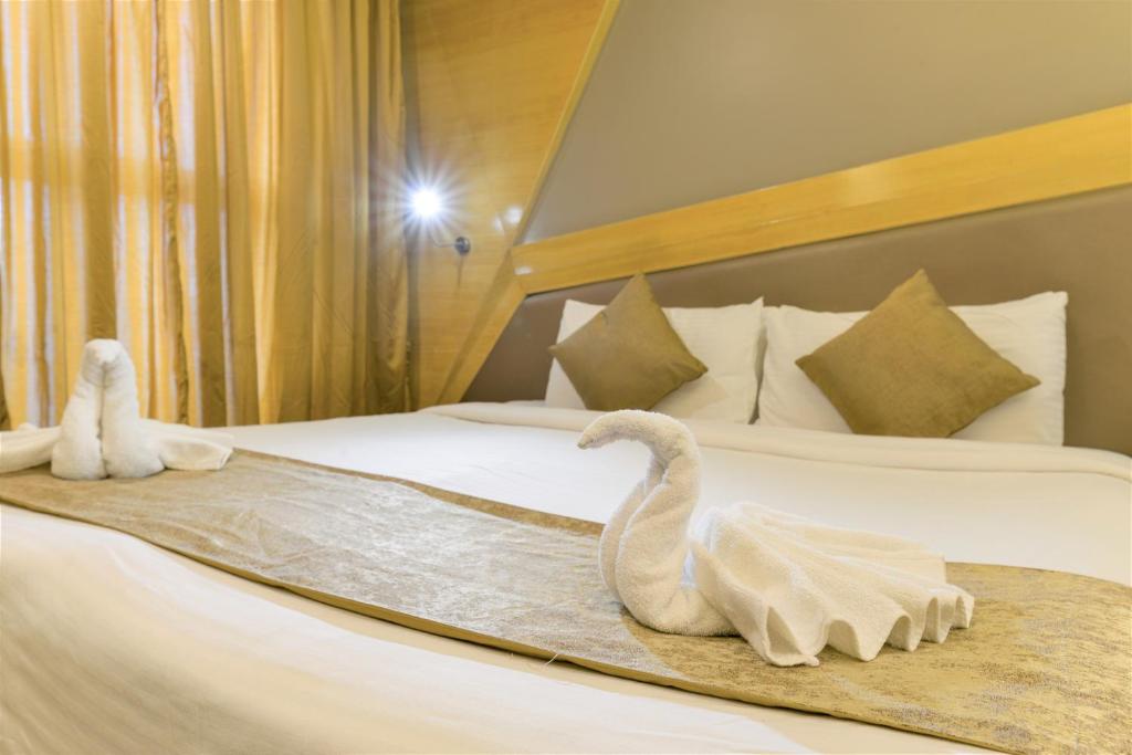 Двухместный (Двухместный номер Делюкс с 1 кроватью или 2 отдельными кроватями, трансфер от/до аэропорта) отеля Hotel Dragonfly, Мумбай