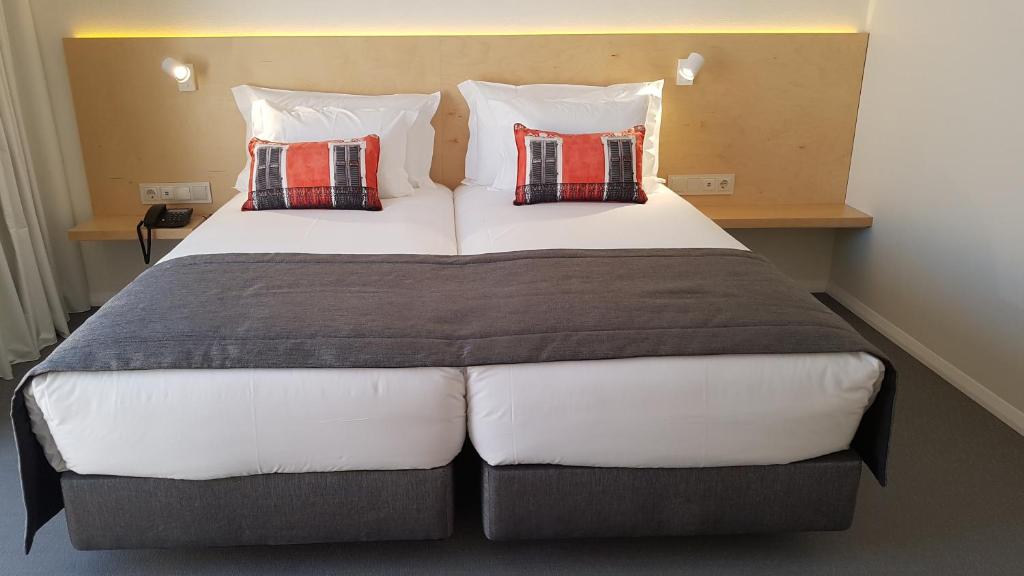 Двухместный (Улучшенный двухместный номер с 2 отдельными кроватями) отеля Hospedaria Frangaria, Фару