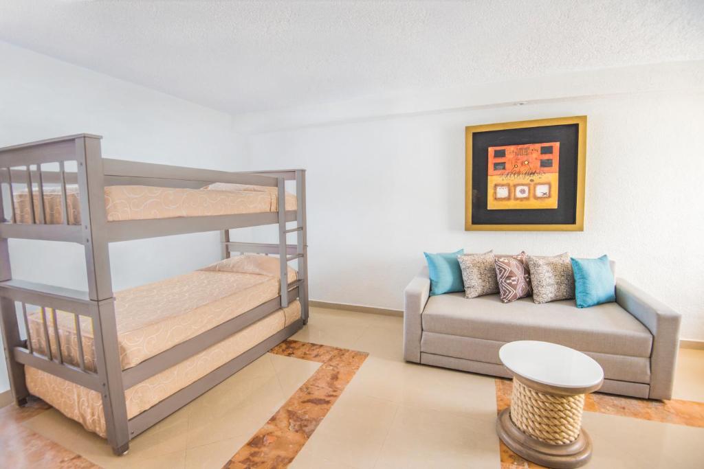 Сьюит (Люкс «Гран Мастер» с 1 спальней) курортного отеля Gran Caribe All Inclusive - Panama Jack Resorts Cancun, Канкун