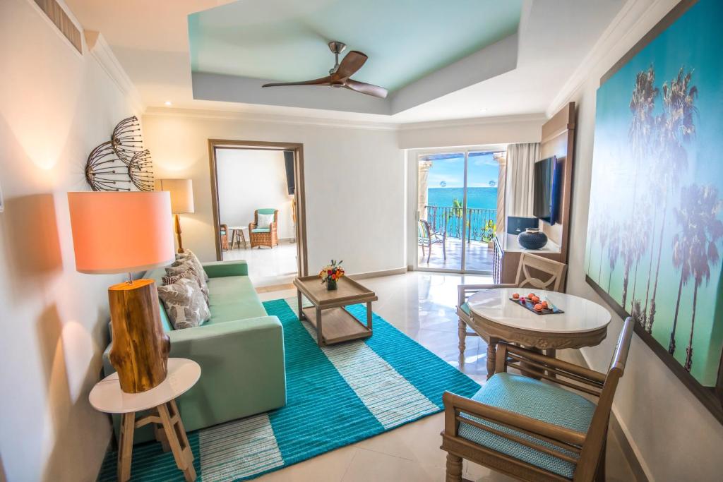 Сьюит (Люкс «Гран Мастер» с 1 спальней, видом на океан и гидромассажной ванной) курортного отеля Gran Caribe All Inclusive - Panama Jack Resorts Cancun, Канкун