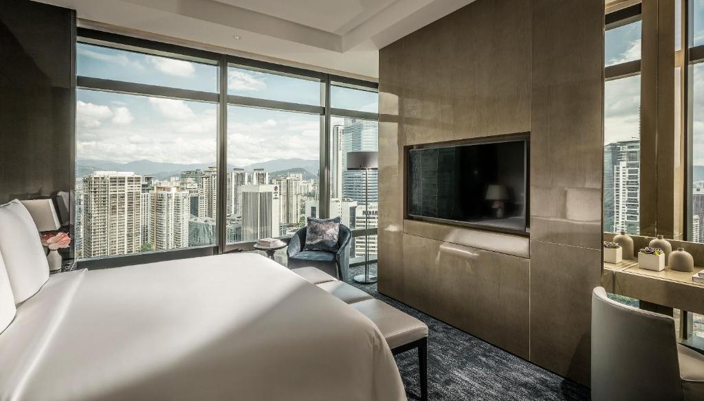 Апартаменты (Апартаменты Делюкс с 2 спальнями) отеля Four Seasons Hotel Kuala Lumpur, Куала-Лумпур