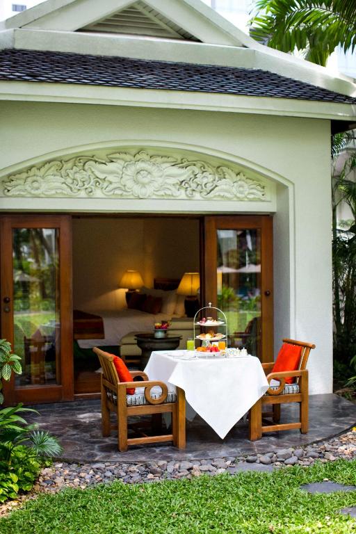 Сьюит (Люкс с садовой террасой), Anantara Siam Bangkok Hotel