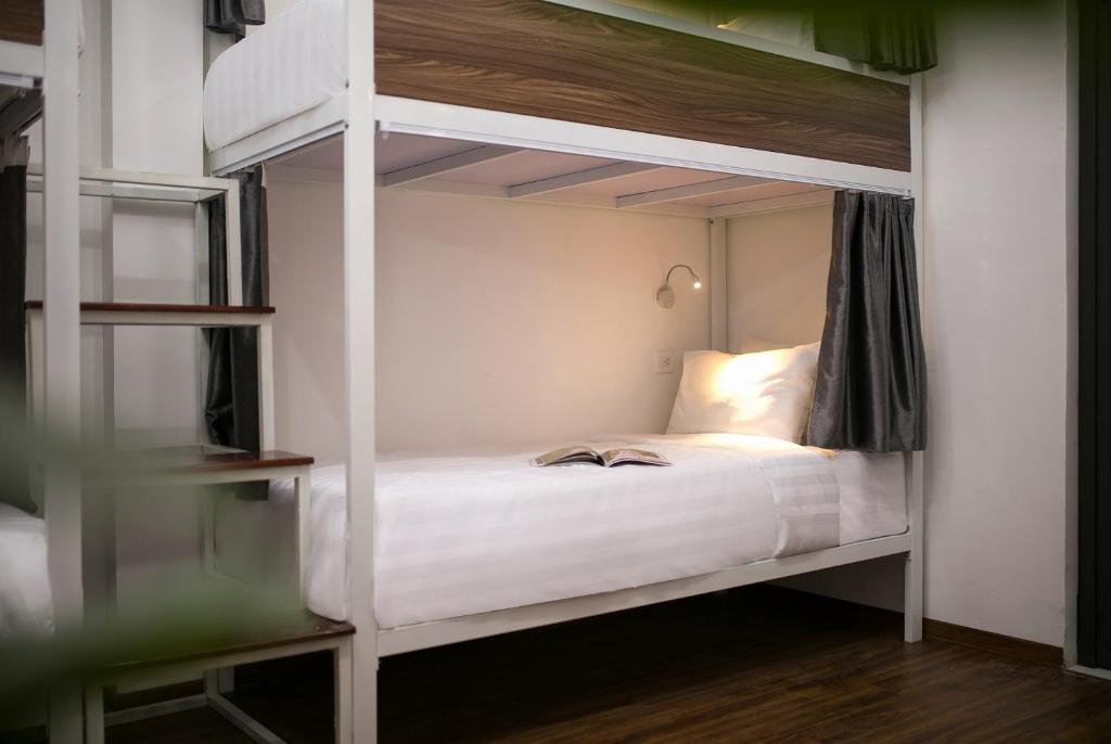 Номер (Спальное место на двухъярусной кровати в общем номере для женщин) хостела Hanoi Backpackersuite Hostel, Ханой