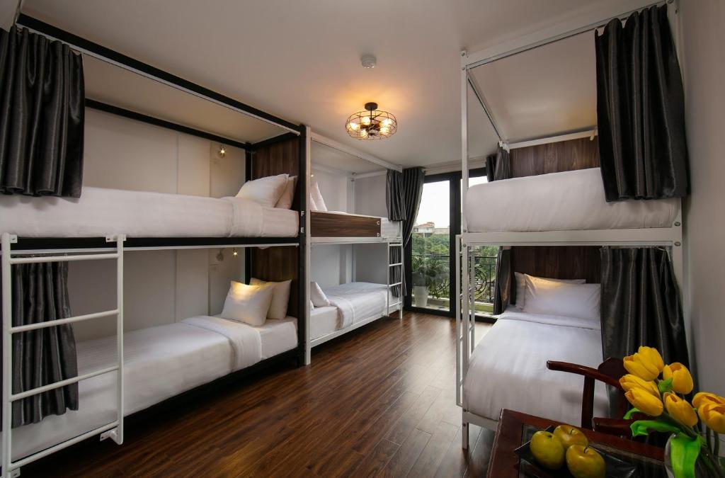 Номер (Кровать в общем 6-местном номере для мужчин и женщин), Hanoi Backpackersuite Hostel