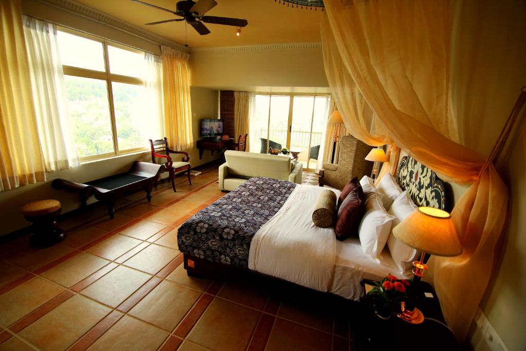 Сьюит (Улучшенный люкс) отеля Thilanka Hotel, Канди