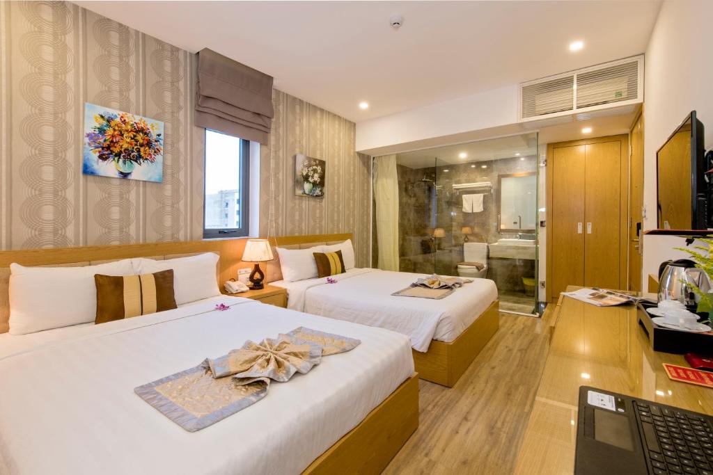 Двухместный (Двухместный номер Делюкс с 2 отдельными кроватями и видом на город) отеля Grand Sunrise 2 Hotel, Дананг