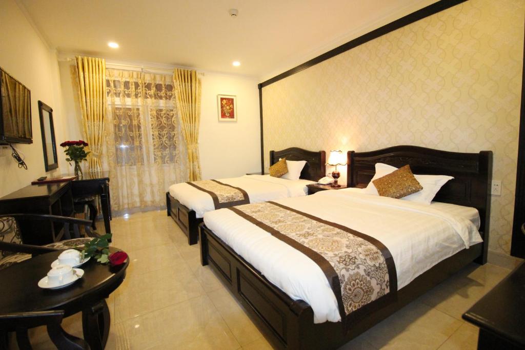 Двухместный (Улучшенный двухместный номер с 2 отдельными кроватями) отеля Royal Dalat Hotel, Далат