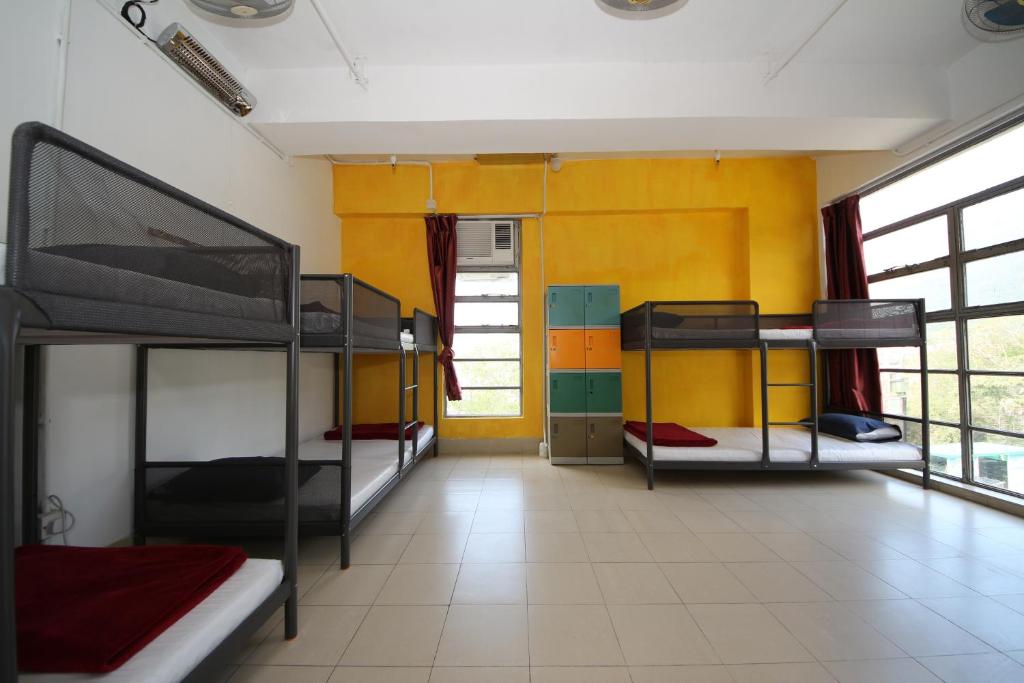 Четырехместный (8-Person Private Dormitory with Shared Bathroom) хостела YHA Bradbury Jockey Club Youth Hostel, Гонконг (город)