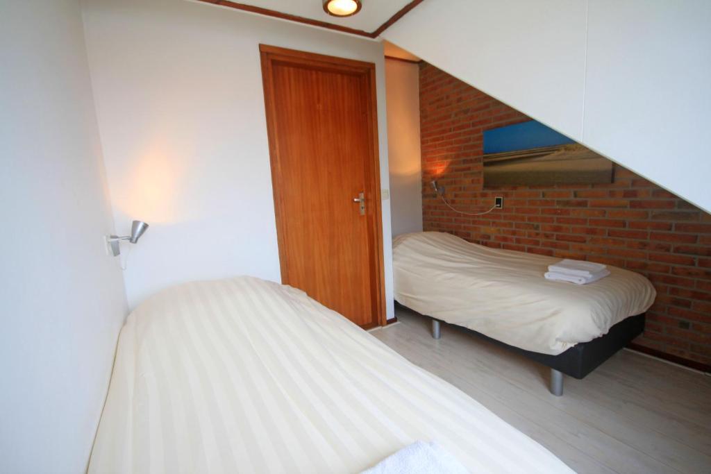 Апартаменты (4-Person Apartment without Balcony (No Pets)), Aparthotel Bos en Duin Texel