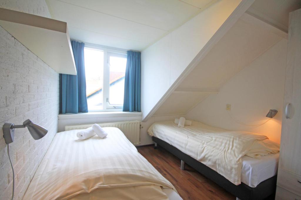 Апартаменты (4-Person Apartment without Balcony (No Pets)), Aparthotel Bos en Duin Texel