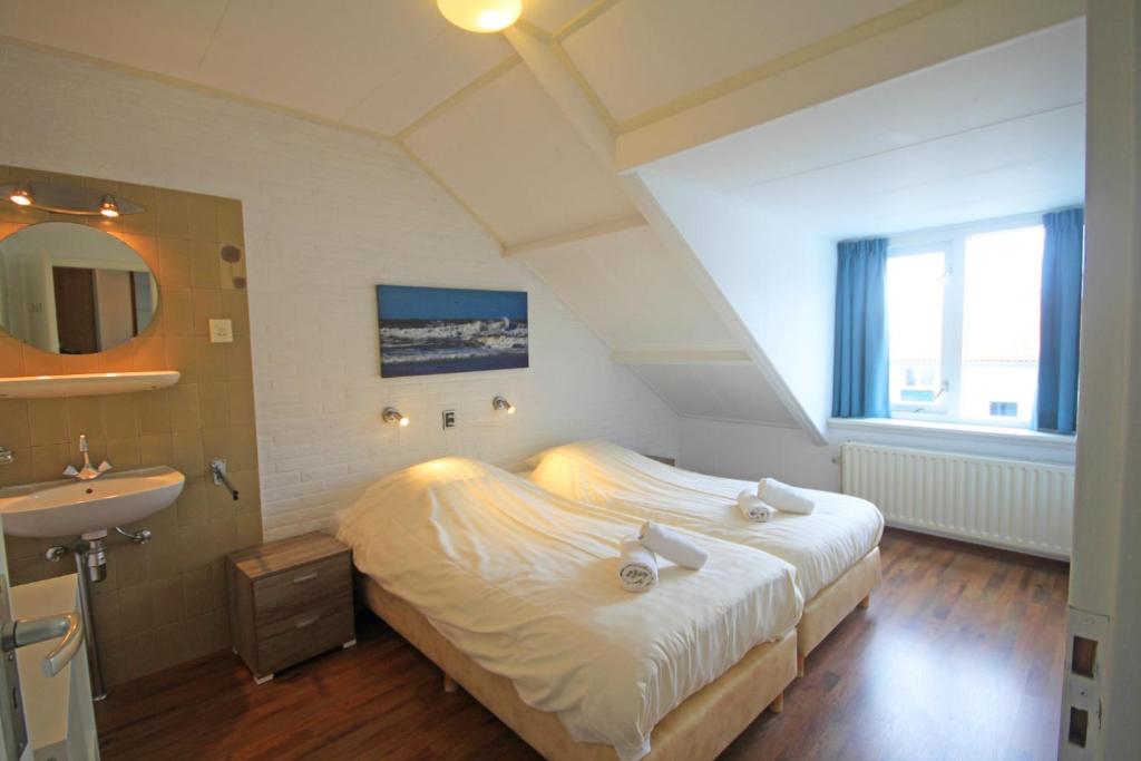 Апартаменты (4-Person Apartment without Balcony (No Pets)), Aparthotel Bos en Duin Texel