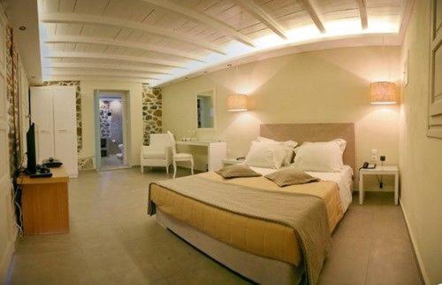 Двухместный (Улучшенный двухместный номер с 1 кроватью) отеля Oikies Small Elegant Houses, Митилини