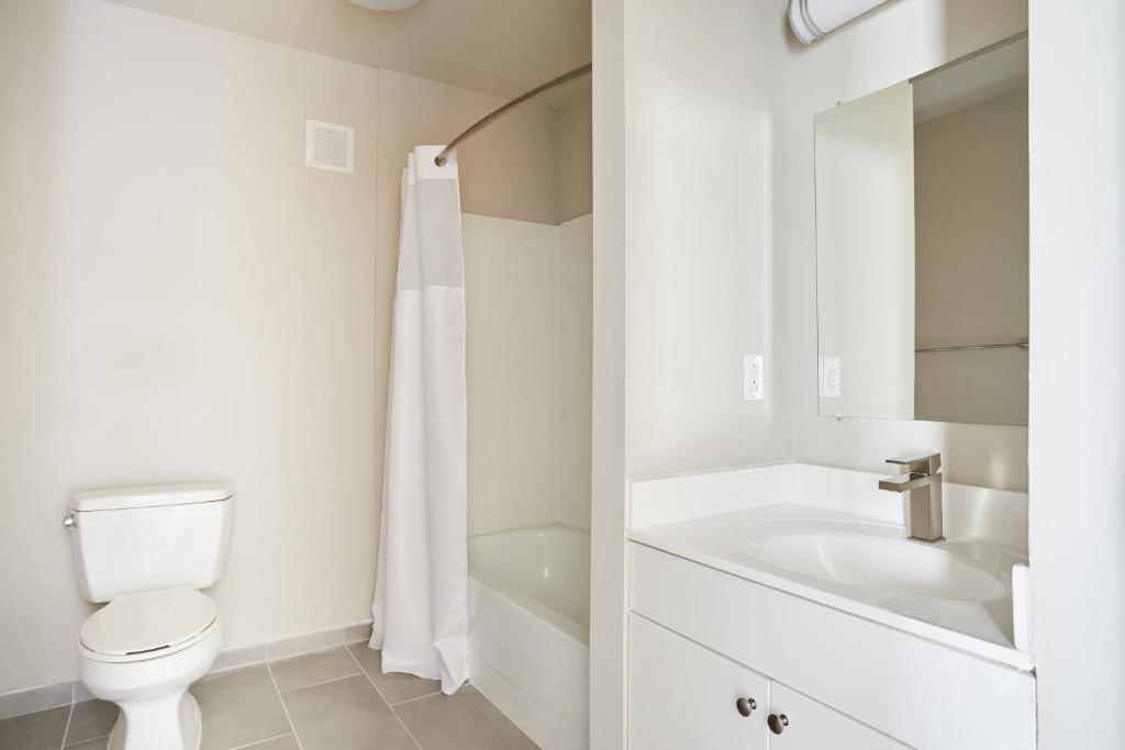 Сьюит (Люкс с кроватью размера «king-size»), Sonder l Liberty Place