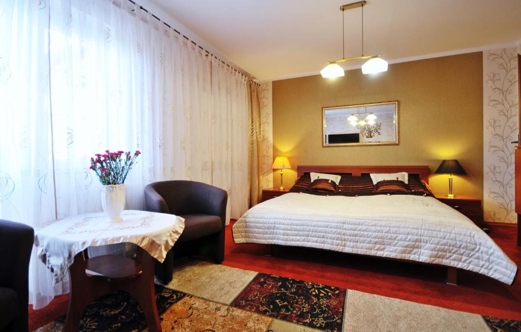 Двухместный (Двухместный номер с 1 кроватью и балконом) отеля Dworek Familijny, Колобжег