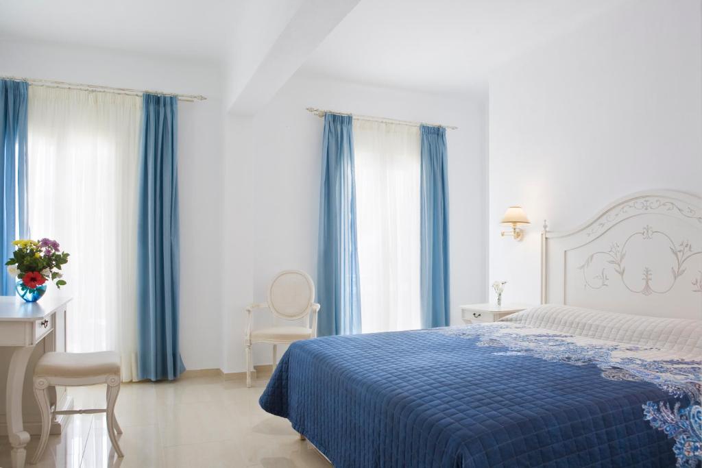 Двухместный (Улучшенный двухместный номер с 1 кроватью) отеля Kamari Hotel, Платис Ялос, Эгейские острова