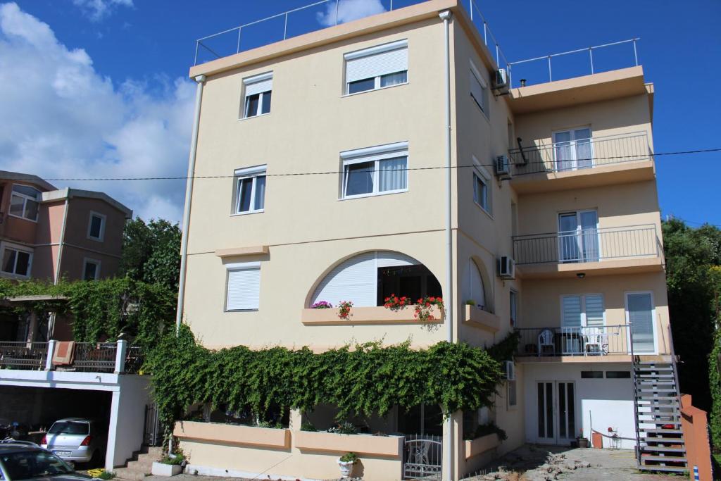 Апартаменты Montenegrina Apartment, Будва