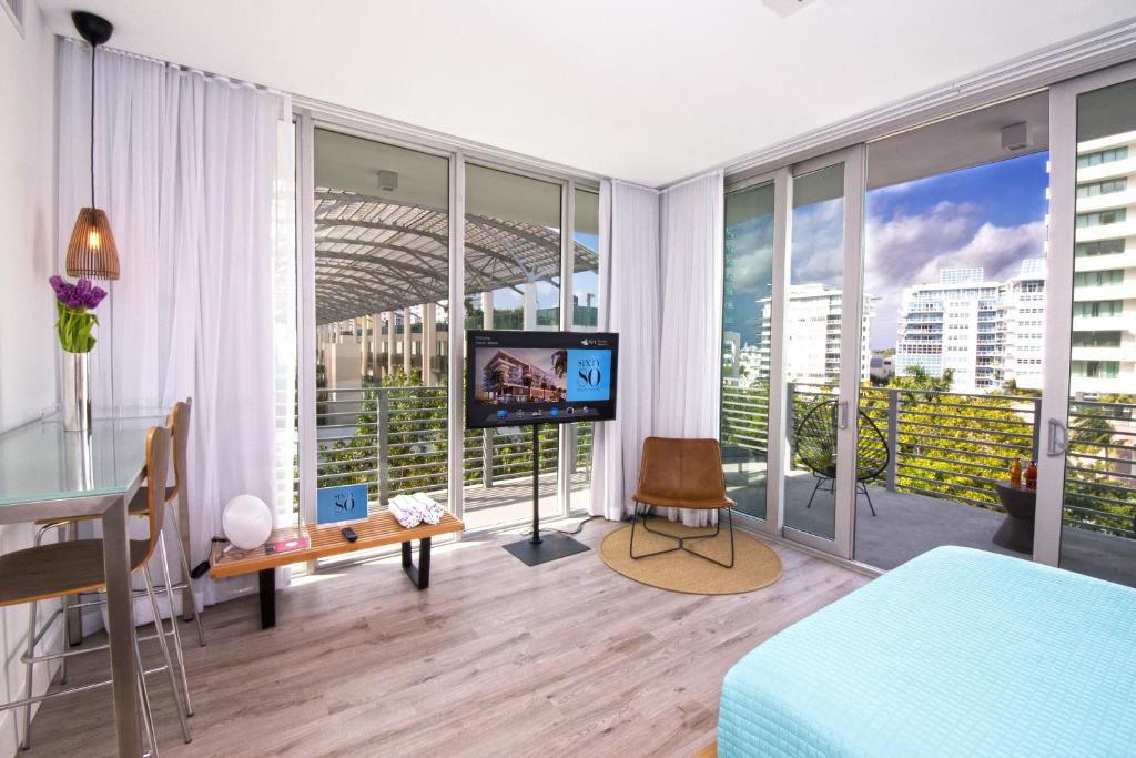 Студио (Угловой номер-студио в пентхаусе с балконом) отеля Sixty80 Design Hotel, Майами-Бич