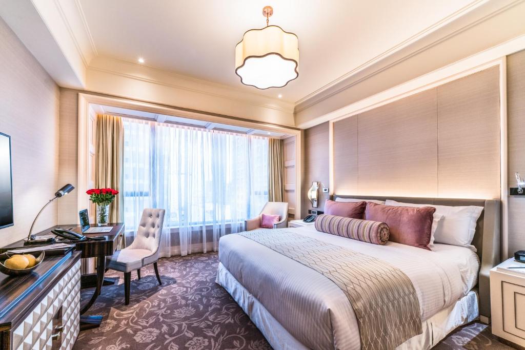 Двухместный (Номер Делюкс с кроватью размера «king-size») отеля Caravelle Saigon, Хошимин