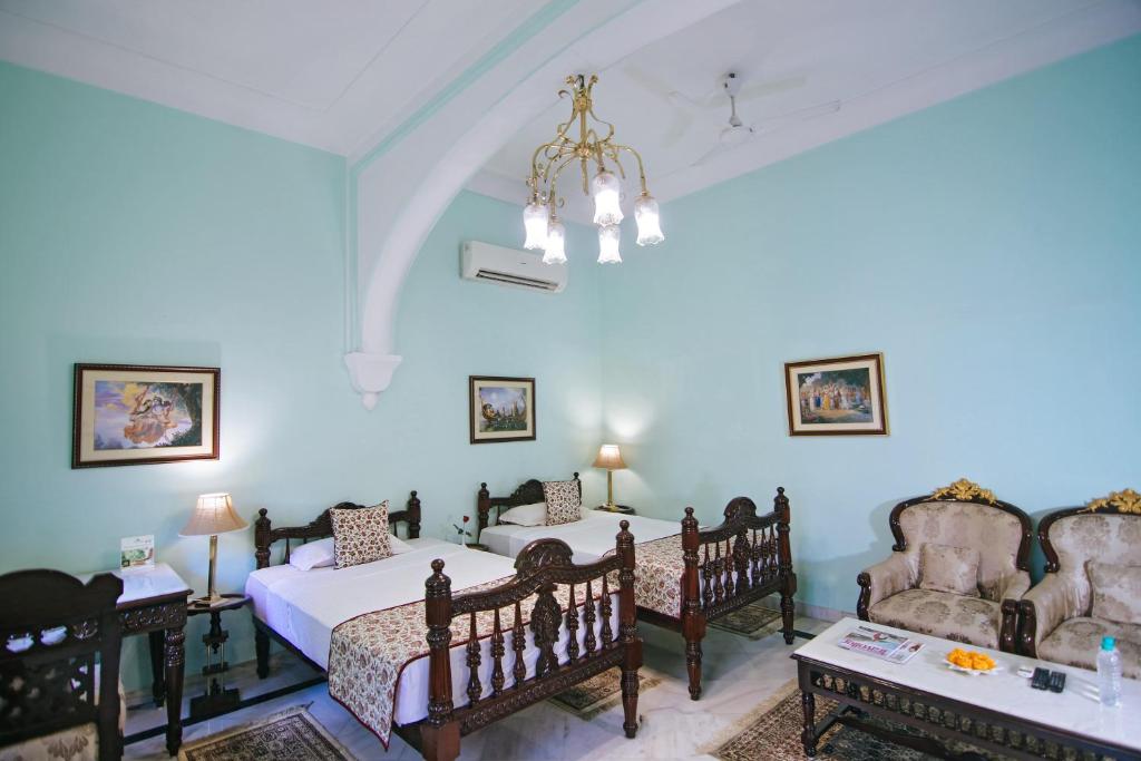 Двухместный (Двухместный номер Делюкс с 1 кроватью или 2 отдельными кроватями) отеля Alsisar Haveli - Heritage Hotel, Джайпур