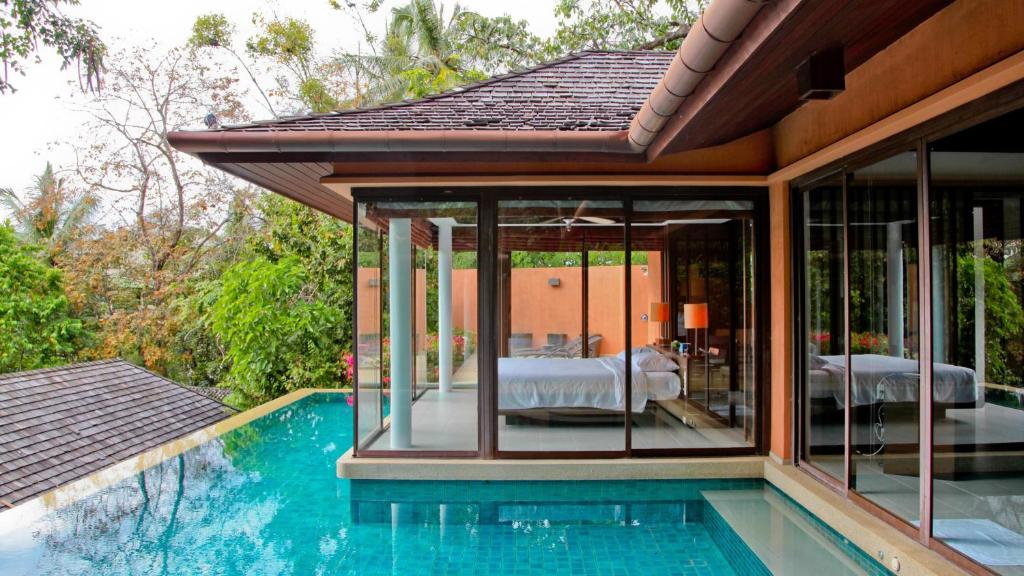 Вилла (Вилла с 1 спальней, бассейном, видом на сад и бесплатным трансфером от или до аэропорта (в 1 сторону)) курортного отеля Sri Panwa Phuket Luxury, Пхукет
