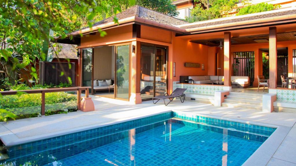 Вилла (Семейная вилла-люкс с 2 спальнями, бассейном, видом на сад и бесплатным трансфером от или до аэропорта (в 1 сторону)) курортного отеля Sri Panwa Phuket Luxury, Пхукет