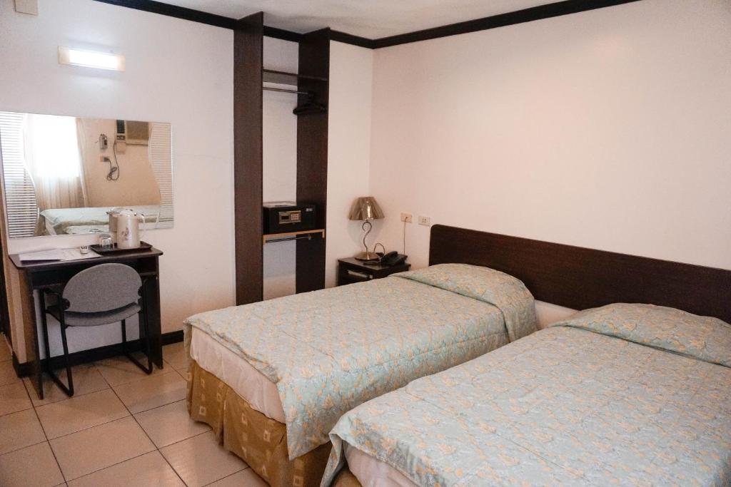 Двухместный (Двухместный номер Делюкс с 2 отдельными кроватями) отеля Crowne Garden Hotel, Себу