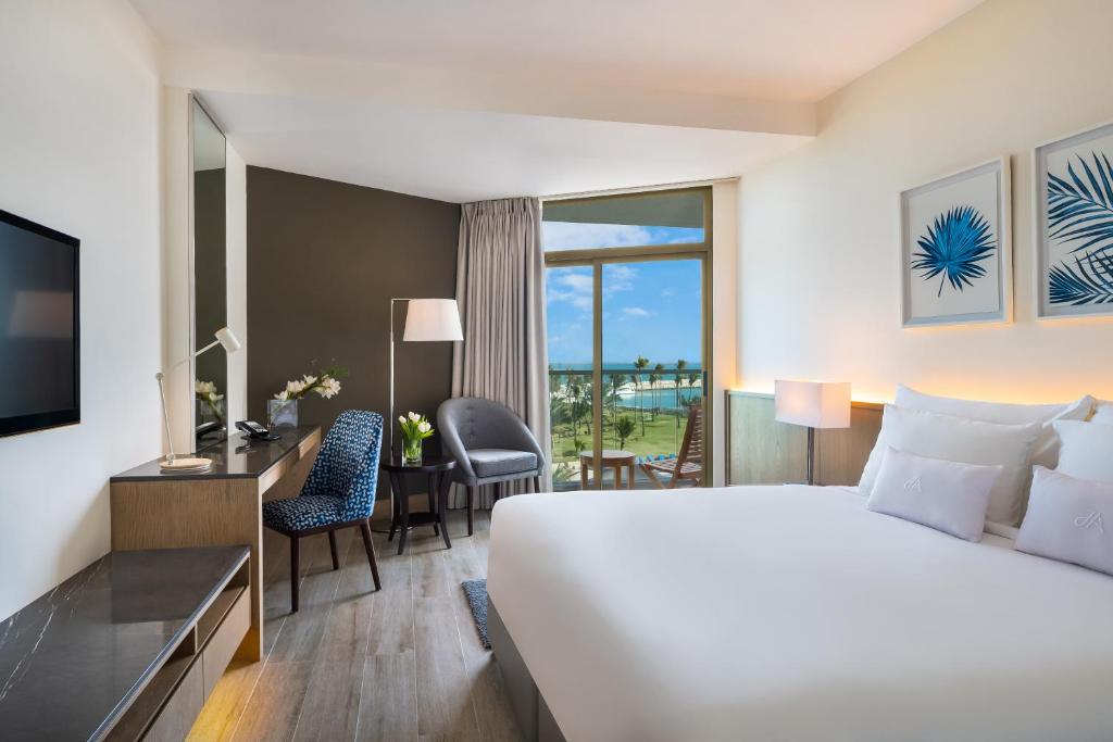 Двухместный (Номер для резидентов ОАЭ с видом на море, кредит на сумму 200 дирхамов ОАЭ на номер в сутки (необходимо предъявить удостоверение личности гражданина ОАЭ)) курортного отеля JA Beach Hotel, Дубай