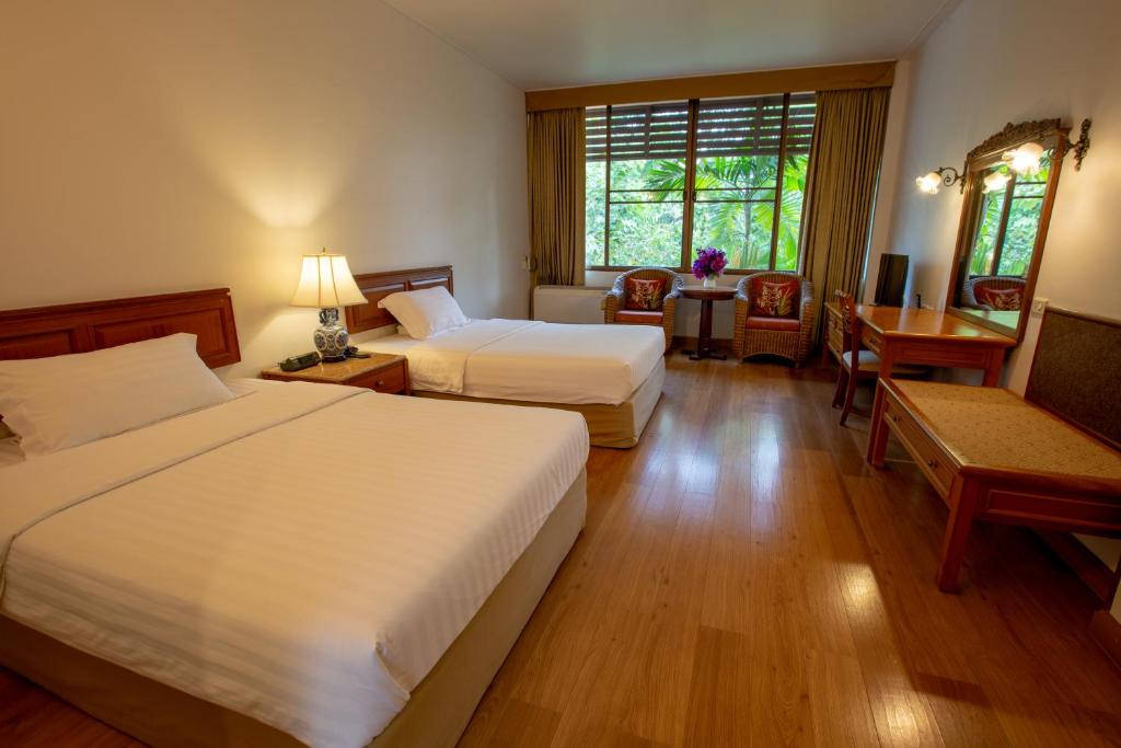Двухместный (Улучшенный двухместный номер с 2 отдельными кроватями (без вида)) отеля Sailom Hotel Hua Hin, Хуахин