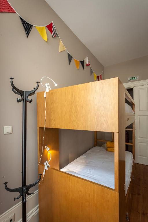 Номер (Кровать в общем 6-местном номере для мужчин и женщин) хостела Being Porto Hostel, Порту