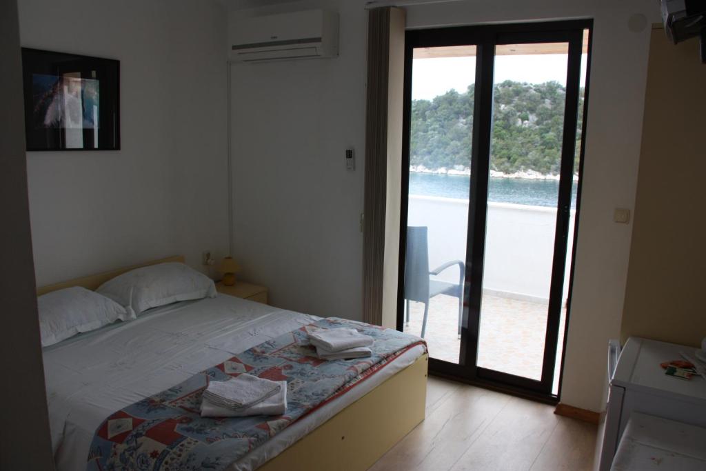 Двухместный (Двухместный номер «Комфорт» с 1 кроватью или 2 отдельными кроватями) гостевого дома Guesthouse Santor, Ластово