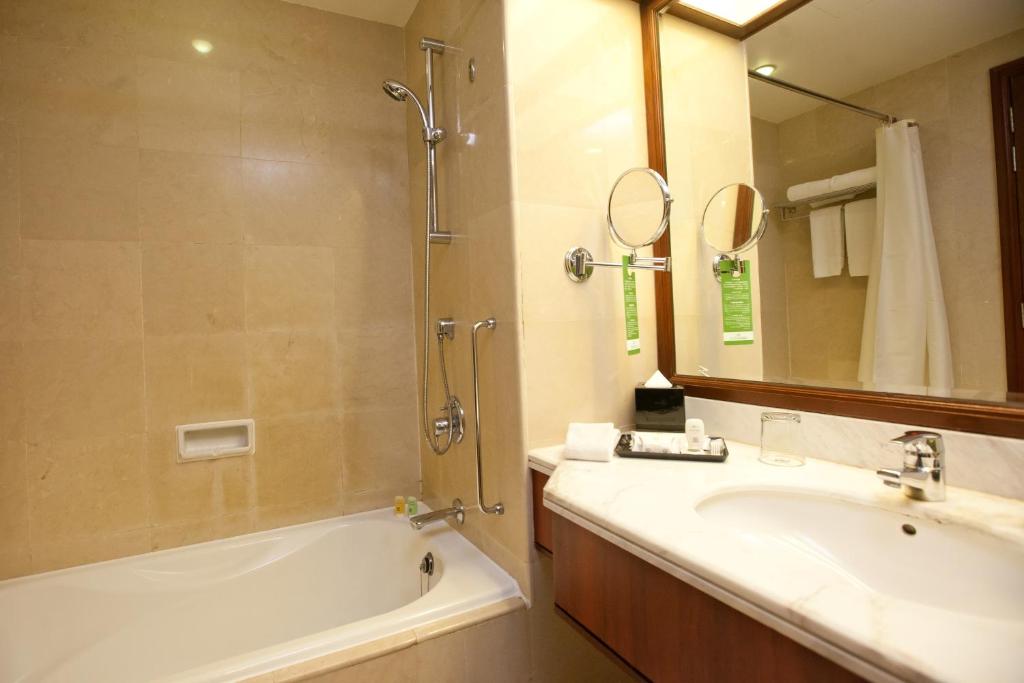 Двухместный (Улучшенный двухместный номер с 1 кроватью или 2 отдельными кроватями) отеля Evergreen Laurel Hotel Penang, Джорджтаун