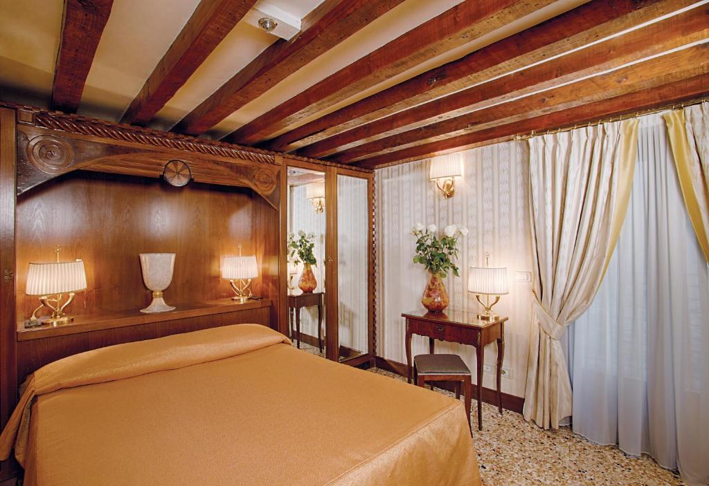 Двухместный (Стандартный двухместный номер с 1 кроватью) отеля Hotel Palazzo Stern, Венеция