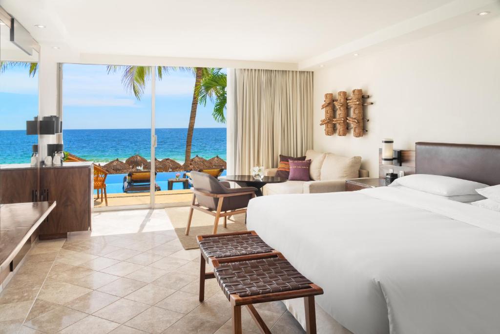Двухместный (Premium King Room - ADULTS ONLY) курортного отеля Hyatt Ziva Puerto Vallarta, Пуэрто-Вальярта