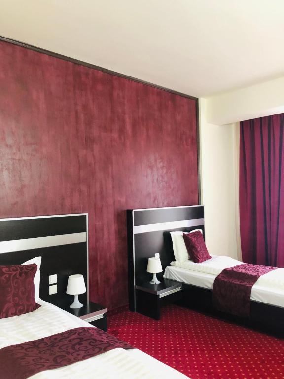 Двухместный (Стандартный двухместный номер 4* с 2 отдельными кроватями) отеля Hotel Angellis, Тимишоара