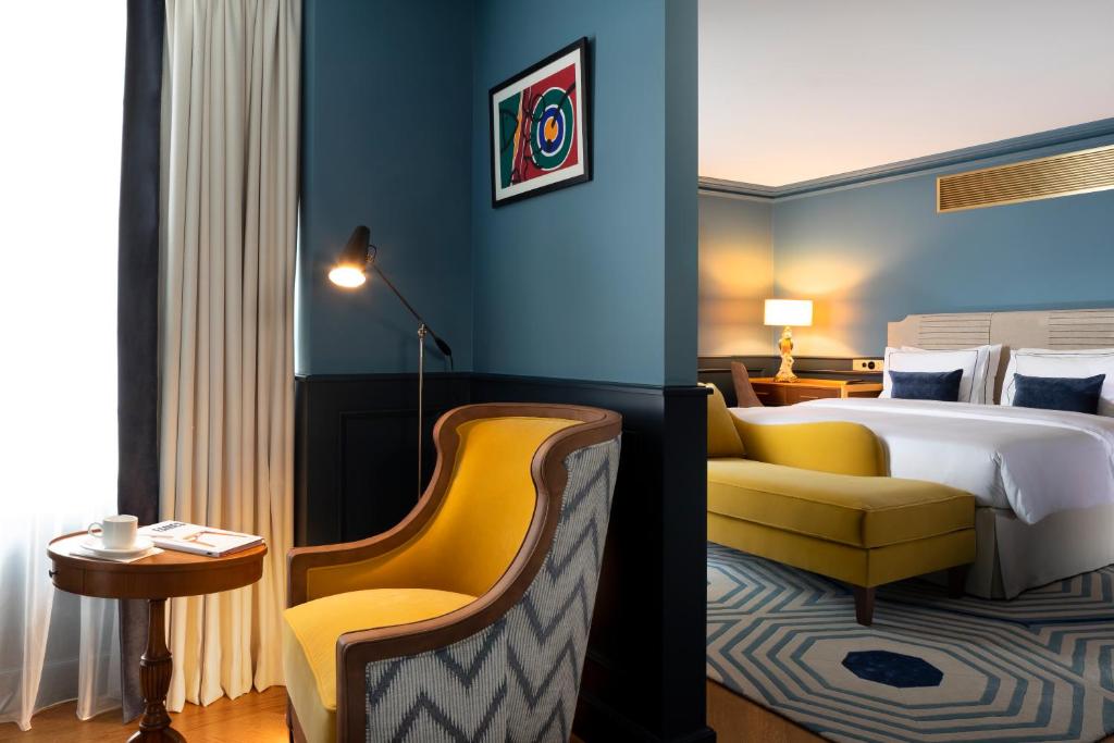 Двухместный (Улучшенный двухместный номер с 1 кроватью и ванной или душем) отеля Hôtel Longemalle, Женева