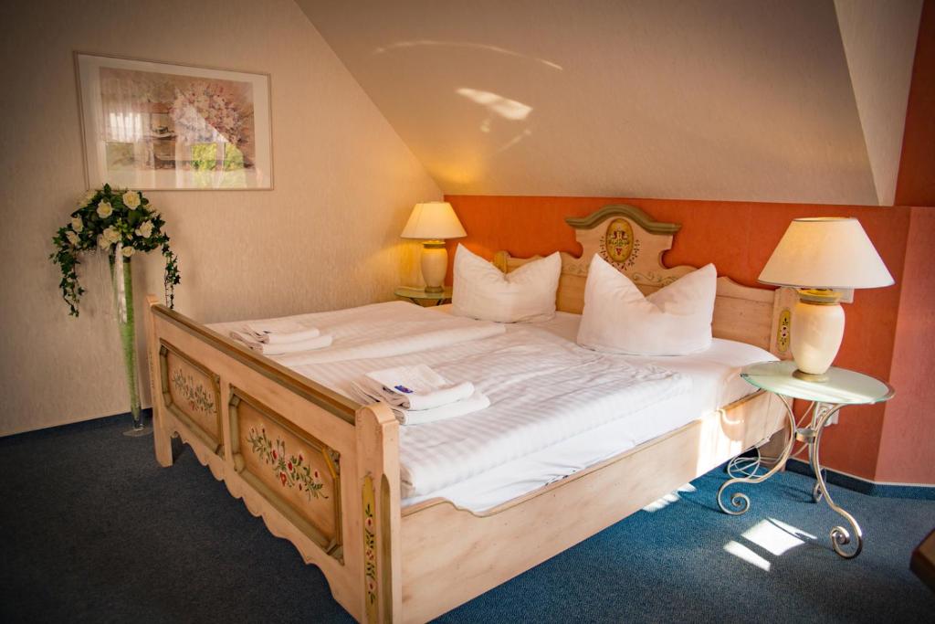 Двухместный (Двухместный номер Делюкс с 1 кроватью и ванной) отеля Hotel & Restaurant Waldschlösschen, Кириц
