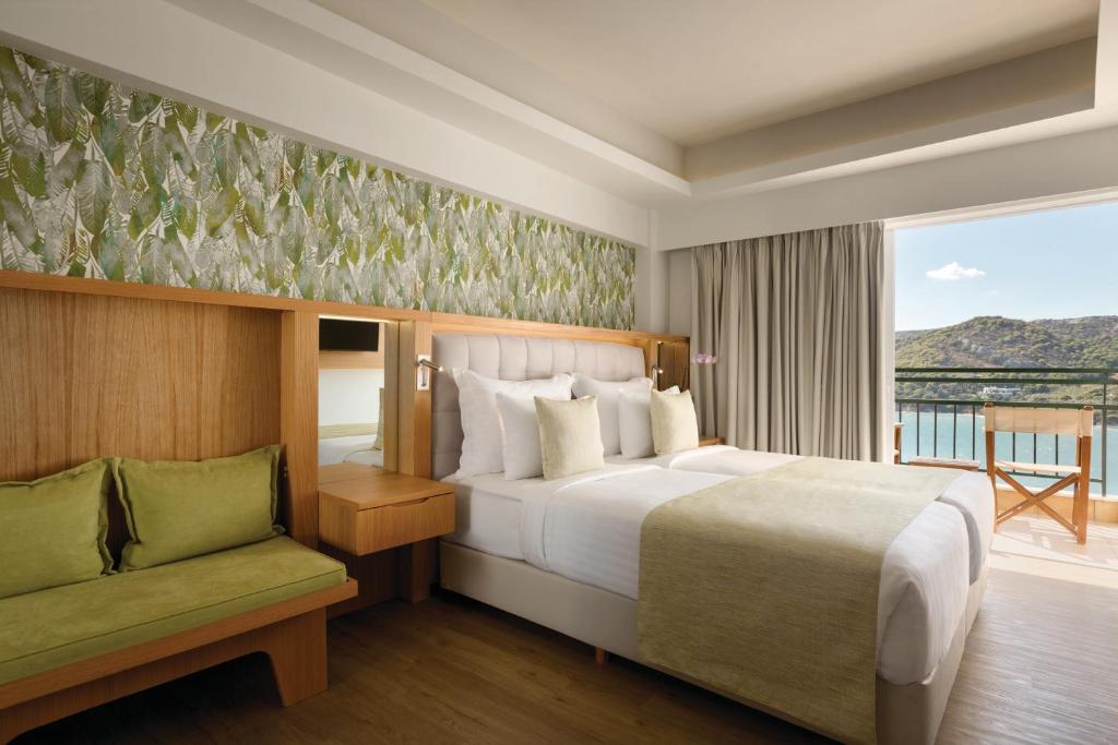 Двухместный (Двухместный номер Делюкс с 1 кроватью или 2 отдельными кроватями и видом на море) отеля Mare Nostrum Hotel ClubThalasso, Враврона