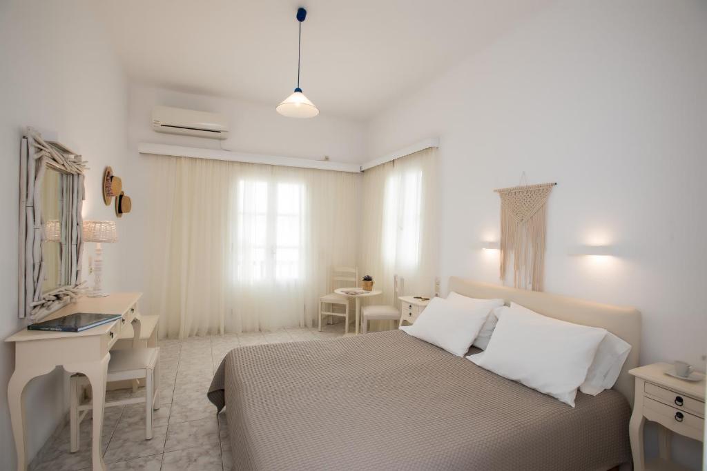 Двухместный (Двухместный номер с 2 отдельными кроватями, вид на сад) отеля Hotel Charissi, Миконос
