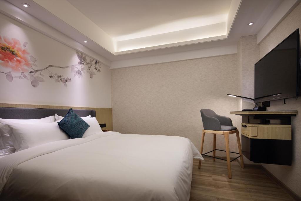 Двухместный (Superior Kingbed Room) отеля Paco Business Hotel Jiangtai Metro Station Branch, Гуанчжоу