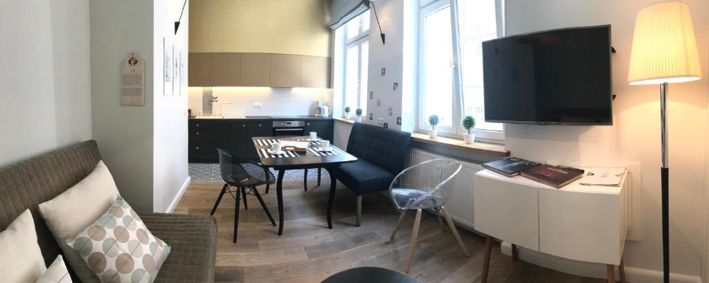 Апартаменты (Улучшенные апартаменты с 2 спальнями — 22/23 Długi Targ Street), Patio Apartments