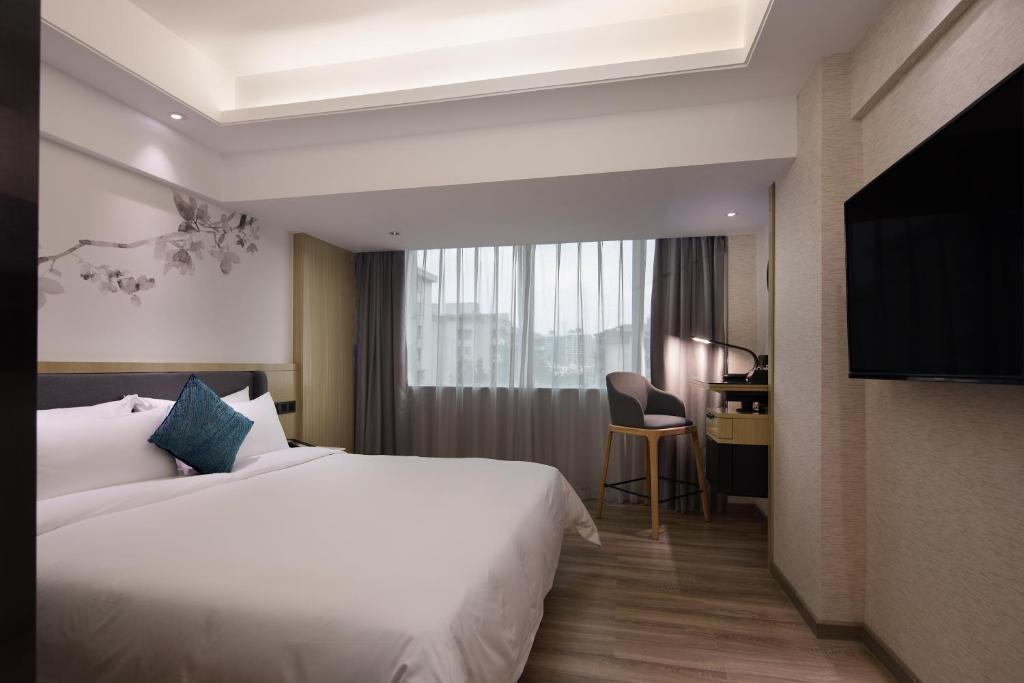 Двухместный (Номер Делюкс с кроватью размера «queen-size») отеля Paco Business Hotel Jiangtai Metro Station Branch, Гуанчжоу
